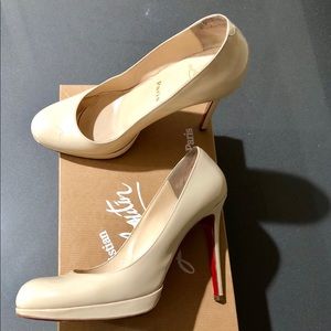 Nude Louboutin Pumps